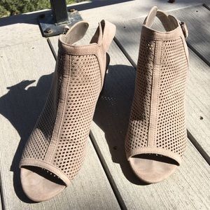 Unisa open toed heels size 8.5 like new